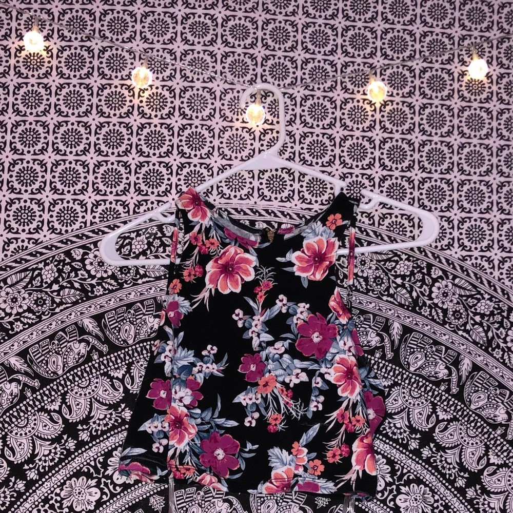 flowered crop top nwt!!!!